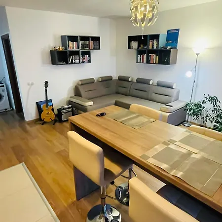 Apartment Cozy With Free Parking